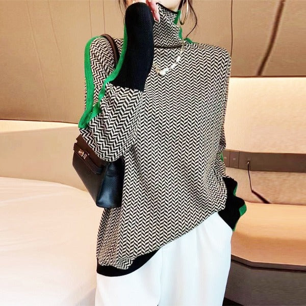 Mariana | Turtleneck with striking contrasting stripes